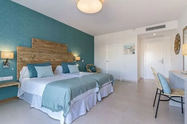 Büyük Yataklı Tek Kişilik Oda, Balkon, Deniz Manzaralı