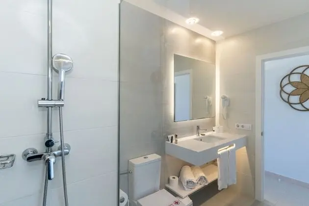 Büyük Yataklı Tek Kişilik Oda, Balkon, Deniz Manzaralı