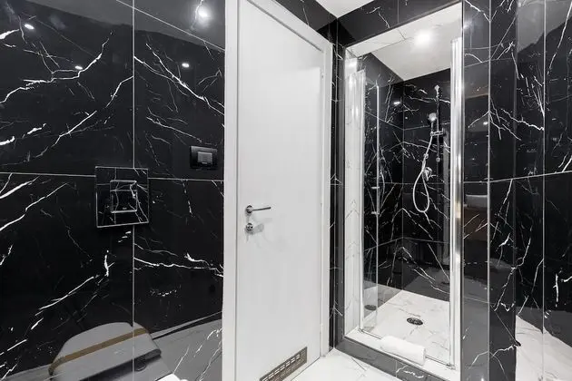 Basic Tek Büyük veya İki Ayrı Yataklı Oda