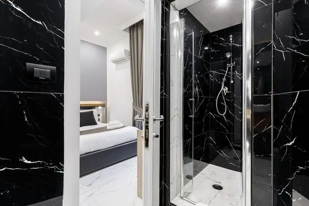 Basic Tek Büyük veya İki Ayrı Yataklı Oda