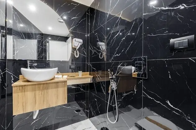 Basic Tek Büyük veya İki Ayrı Yataklı Oda