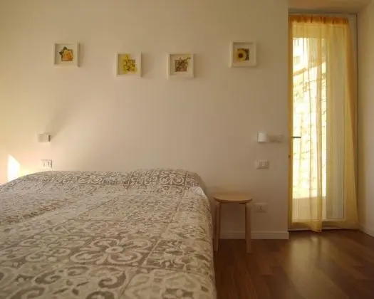Tek Büyük veya İki Ayrı Yataklı Oda, Tepe Manzaralı (Fiori gialli)