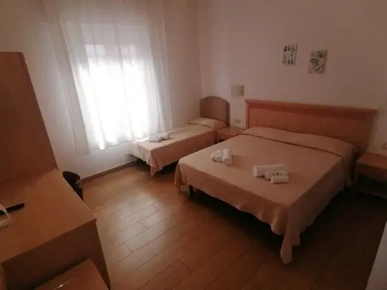 Basic Üç Kişilik Oda
