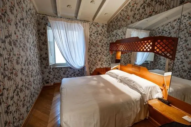 Basic Tek Büyük Yataklı Oda