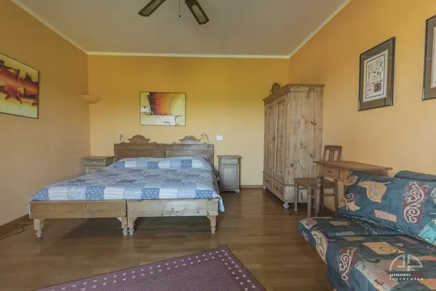 Tek Büyük veya İki Ayrı Yataklı Oda, Bahçe Manzaralı