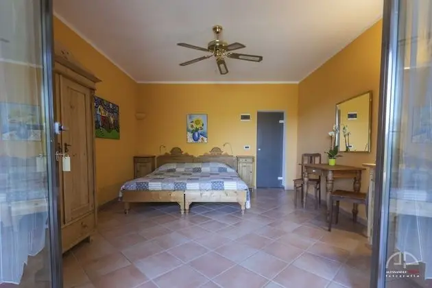 Tek Büyük veya İki Ayrı Yataklı Oda, Göl Manzaralı