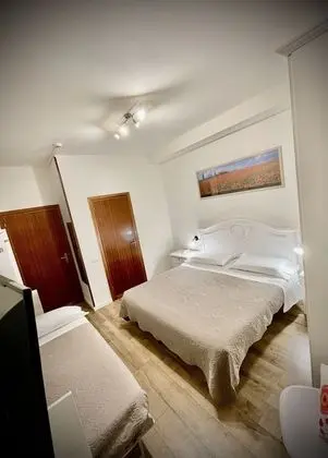 Üç Kişilik Oda