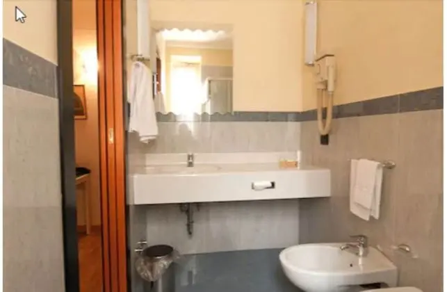 Büyük Yataklı Tek Kişilik Oda