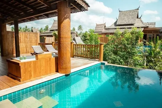 Deluxe Pool Suite