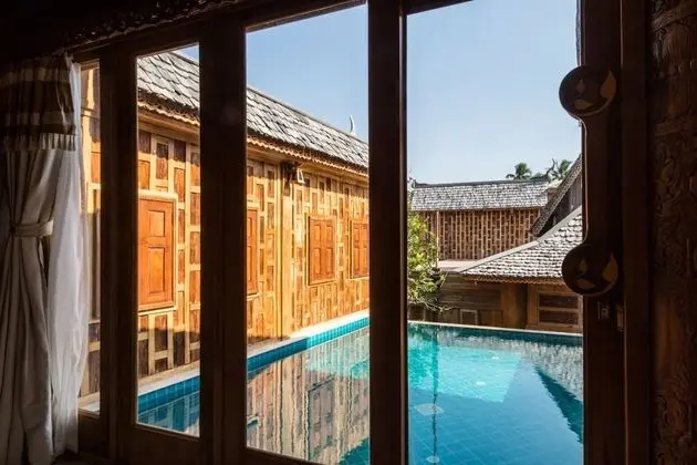 Deluxe Pool Suite