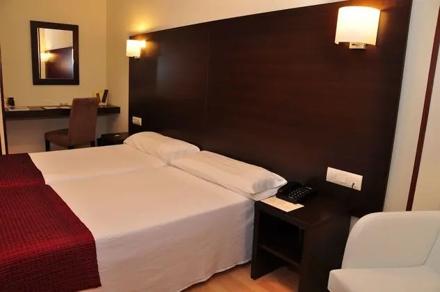 Büyük Yataklı Tek Kişilik Oda