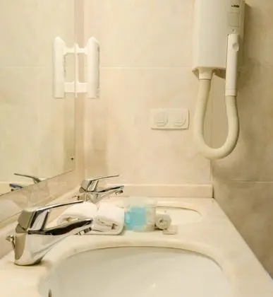 Büyük Yataklı Tek Kişilik Oda