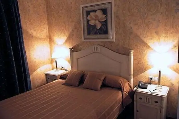 Büyük Yataklı Tek Kişilik Oda