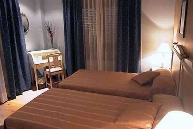 Superior Büyük Yataklı Tek Kişilik Oda