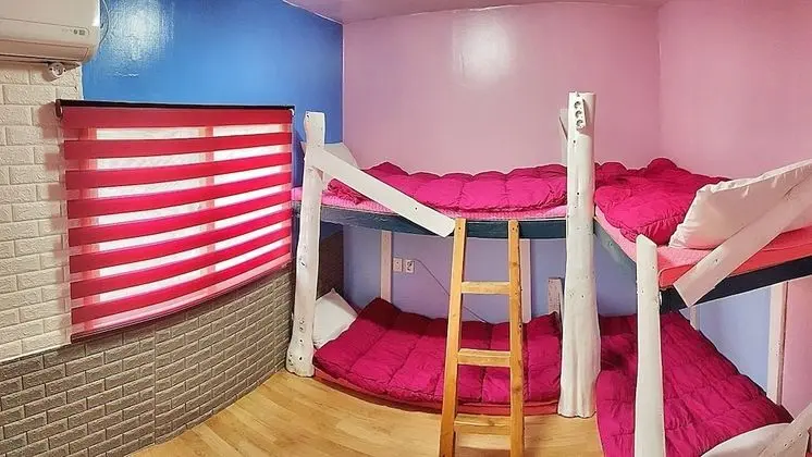Ortak Ranzalı Oda, Sadece kadınlar için (4 persons)