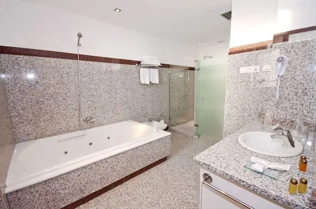 Business Oda, 1 Çift Kişilik Yatak