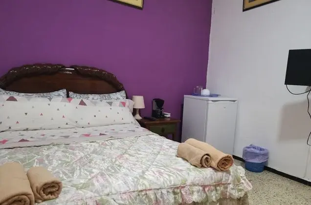 Tek Büyük Yataklı Oda, Ortak Banyo (A)