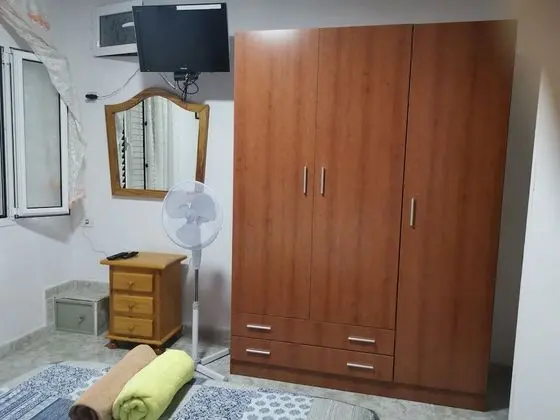 Tek Büyük Yataklı Oda, Ortak Banyo (A)