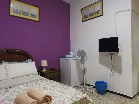 Tek Büyük Yataklı Oda, Ortak Banyo (A)