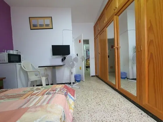 Tek Büyük Yataklı Oda, Ortak Banyo (A)