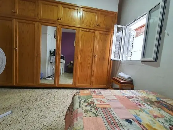 Tek Büyük Yataklı Oda, Ortak Banyo (A)