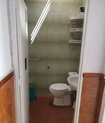 Tek Büyük Yataklı Oda, Ortak Banyo (A)