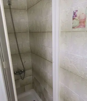 Tek Büyük Yataklı Oda, Ortak Banyo (A)