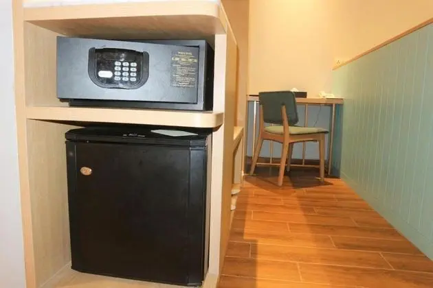 İki Ayrı Yataklı Oda, Havuz Manzaralı