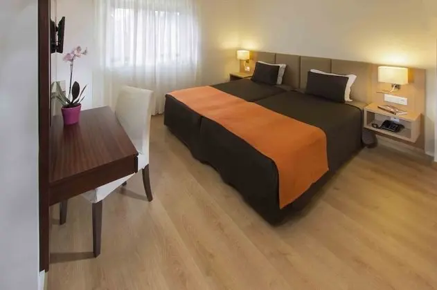 Tek Büyük veya İki Ayrı Yataklı Oda (with Extra Bed)