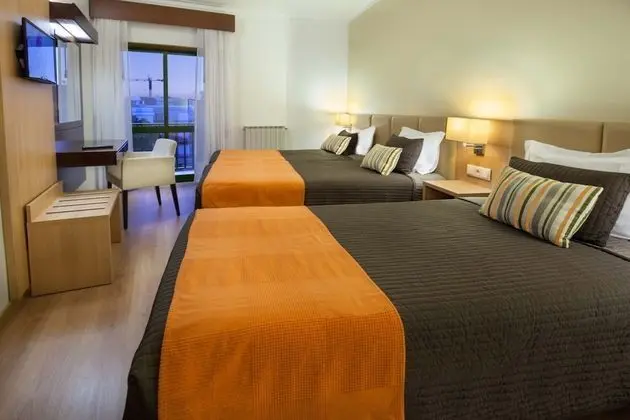 Tek Büyük veya İki Ayrı Yataklı Oda (with Extra Bed)