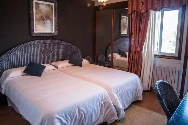 Tek Büyük veya İki Ayrı Yataklı Oda, Deniz Manzaralı