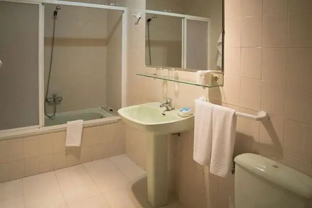 Tek Büyük veya İki Ayrı Yataklı Oda, Deniz Manzaralı