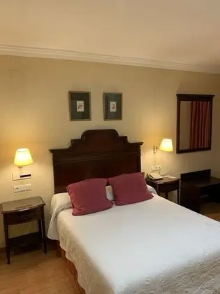 Büyük Yataklı Tek Kişilik Oda