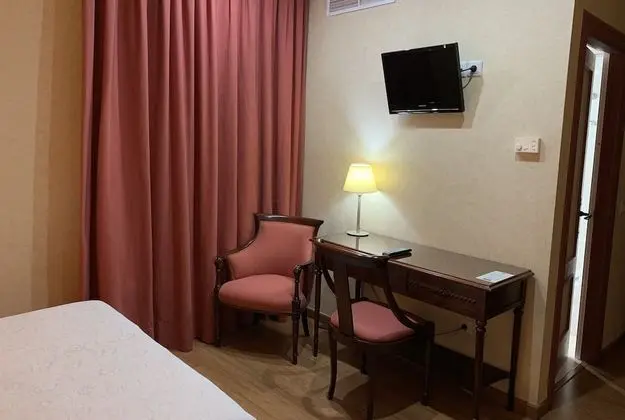 Büyük Yataklı Tek Kişilik Oda