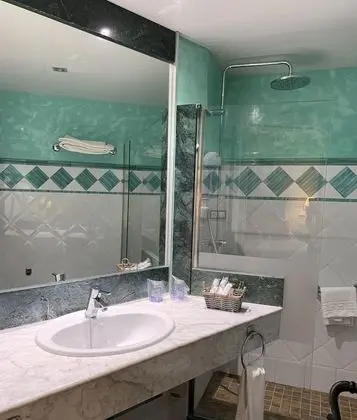 Büyük Yataklı Tek Kişilik Oda