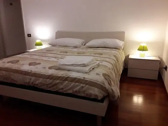 Tek Büyük veya İki Ayrı Yataklı Oda, Ortak Banyo