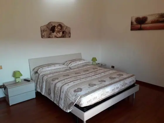 Tek Büyük veya İki Ayrı Yataklı Oda, Ortak Banyo