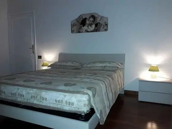 Tek Büyük veya İki Ayrı Yataklı Oda, Ortak Banyo