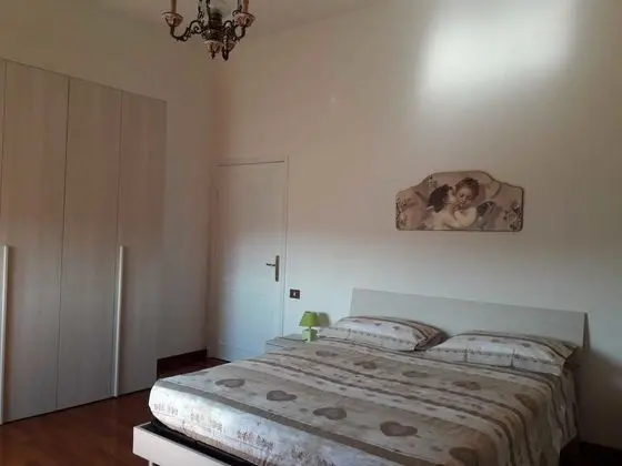 Tek Büyük veya İki Ayrı Yataklı Oda, Ortak Banyo