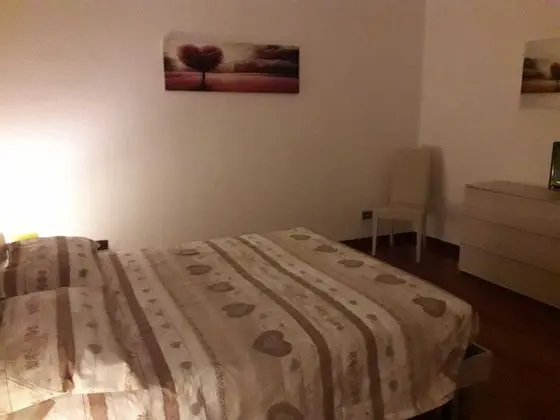 Tek Büyük veya İki Ayrı Yataklı Oda, Ortak Banyo
