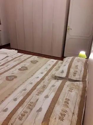 Tek Büyük veya İki Ayrı Yataklı Oda, Ortak Banyo