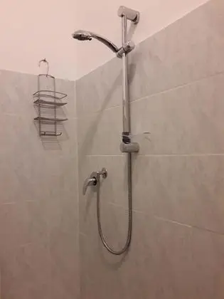 Tek Büyük veya İki Ayrı Yataklı Oda, Ortak Banyo