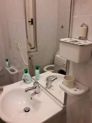 Tek Büyük veya İki Ayrı Yataklı Oda, Ortak Banyo