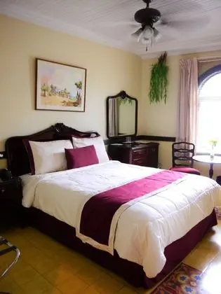 Standard Queen Room