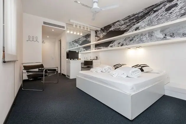 Büyük Yataklı Tek Kişilik Oda