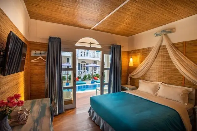 Deluxe Tek Büyük Yataklı Oda, Havuz Kullanımı