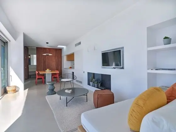 Villa (Summit)