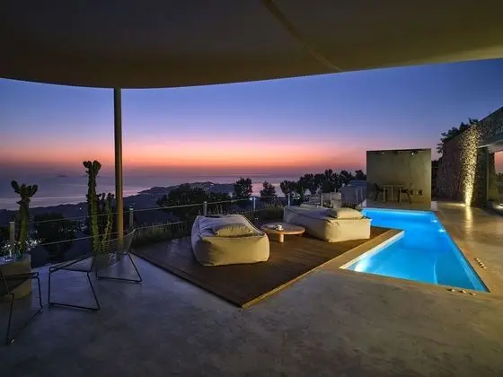 Villa (Summit)
