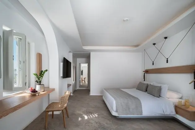 Luxury Honeymoon Suite with Outdoor Hot Tub