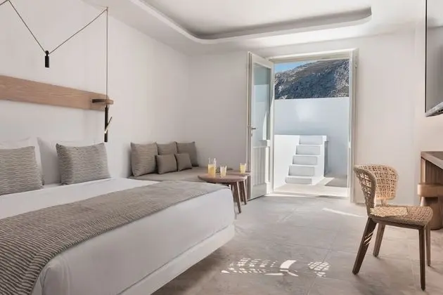 Luxury Honeymoon Suite with Outdoor Hot Tub
